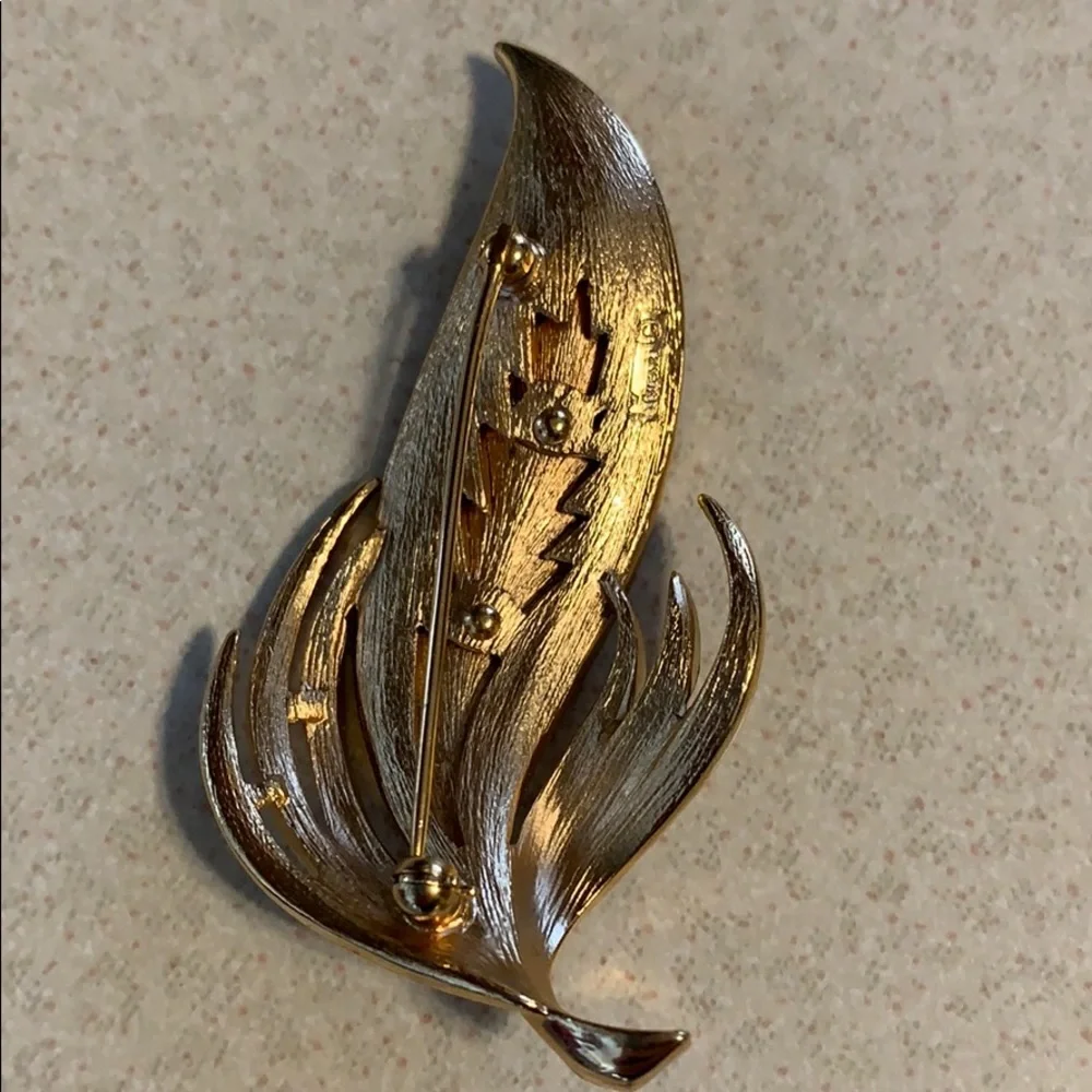 Trifari gold tone leaf broach